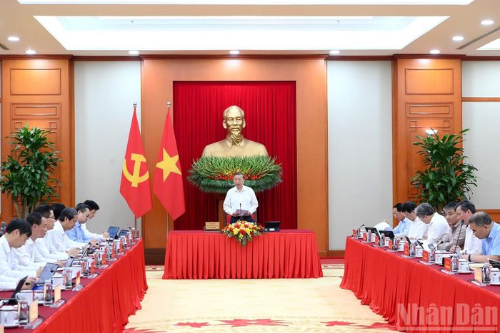 Tổng Bí thư, Chủ tịch nước Tô Lâm làm việc với Ban Chính sách, chiến lược Trung ương về phát huy sức mạnh tổng hợp của đội ngũ cán bộ các viện Hàn lâm, viện nghiên cứu trong tham mưu chiến lược.