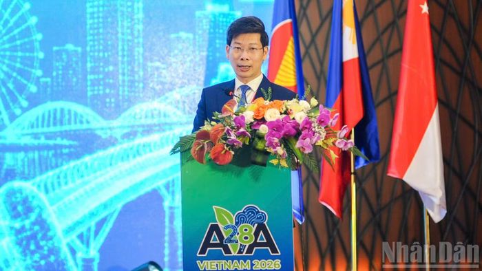 Ông Nguyễn Minh Tiến, Cục trưởng Cục Quản lý giá (Bộ Tài chính), Chủ tịch AVA Việt Nam, Chủ tịch AVA nhiệm kỳ 2025-2026 phát biểu khai mạc. (Ảnh: CÔNG VINH)