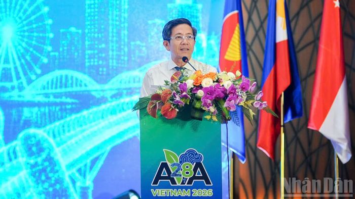 Phó Chủ tịch Ủy ban nhân dân thành phố Đà Nẵng Trần Nam Hưng phát biểu chào mừng. (Ảnh: CÔNG VINH)