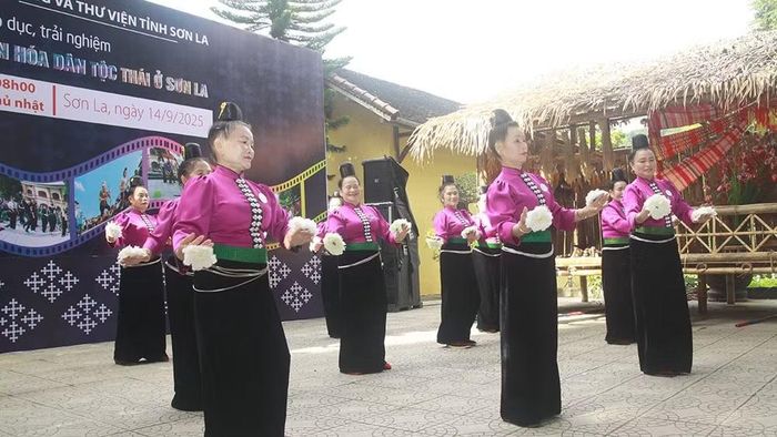 Hiện tỉnh Sơn La có nhiều chương trình hỗ trợ về văn hóa, văn nghệ cho các câu lạc bộ người cao tuổi ở 75 xã, phường. (Ảnh: QUỐC TUẤN)