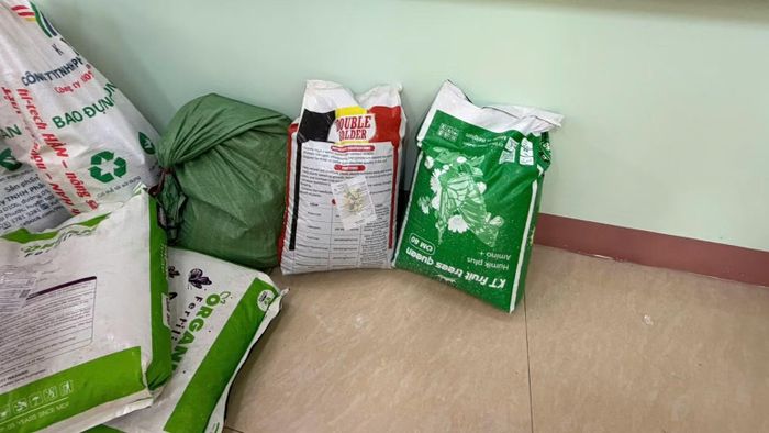 Các loại phân bón giả được thu giữ. (Ảnh: CTV)