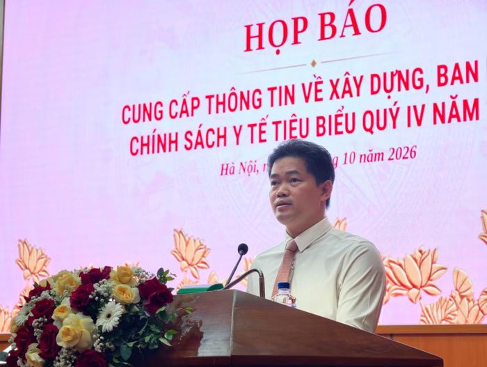 Thứ trưởng thường trực Y tế Vũ Mạnh Hà chủ trì cuộc họp.