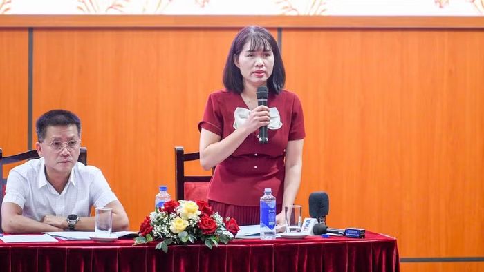 Bà Đinh Thị Thu Thủy, Phó Cục trưởng Cục An toàn thực phẩm, Bộ Y tế chia sẻ tại buổi họp báo. (Ảnh: T.D)