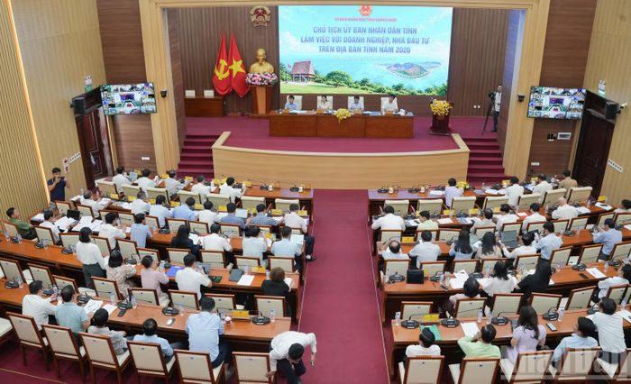 Quang cảnh buổi làm việc. (Ảnh: HIỂN CỪ)