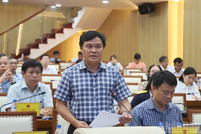 Giám đốc Sở Nông nghiệp và Môi trường tỉnh Quảng Ngãi Hồ Trọng Phương trả lời các kiến nghị của doanh nghiệp, nhà đầu tư. (Ảnh: HIỂN CỪ)