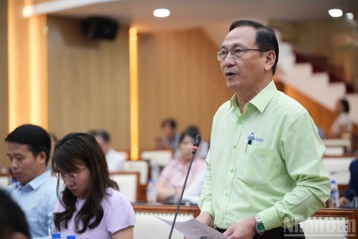 Đại diện Công ty cổ phần đường Quảng Ngãi kiến nghị tại buổi làm việc. (Ảnh: HIỂN CỪ)
