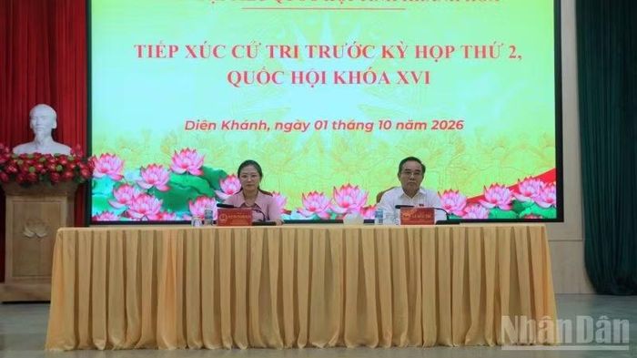 Đoàn đại biểu Quốc hội tỉnh tiếp xúc cử tri trước kỳ họp thứ 2, Quốc hội khóa XVI. (Ảnh: VŨ TÂN)