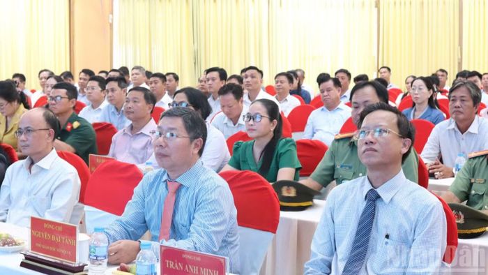 Đại biểu, Sở, ngành, phường và xã dự hội nghị. (Ảnh: THANH PHONG)
