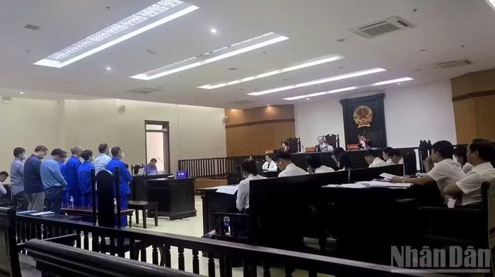 Quang cảnh phiên tòa. (Ảnh: H.N)