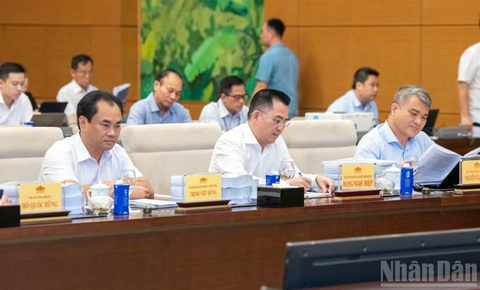 Các đại biểu dự phiên họp. (Ảnh: DUY LINH)