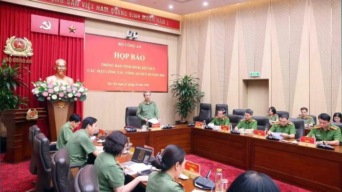 Bộ Công an tổ chức họp báo chiều 1/10. (Ảnh: KIÊN PHẠM)