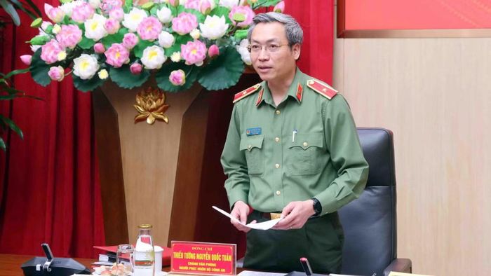 Thiếu tướng Nguyễn Quốc Toản, Chánh Văn phòng, Người phát ngôn Bộ Công an chủ trì họp báo. (Ảnh: KIÊN PHẠM)