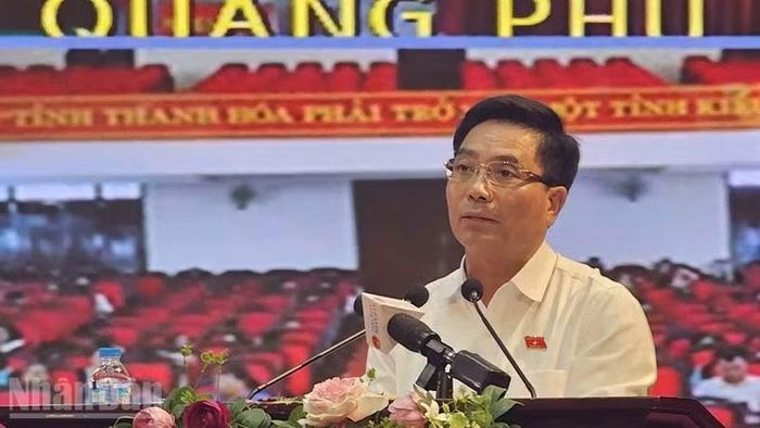 Phó Chủ tịch Quốc hội Nguyễn Doãn Anh tiếp thu các ý kiến, kiến nghị của cử tri Thanh Hóa. (Ảnh: Mai Luận)