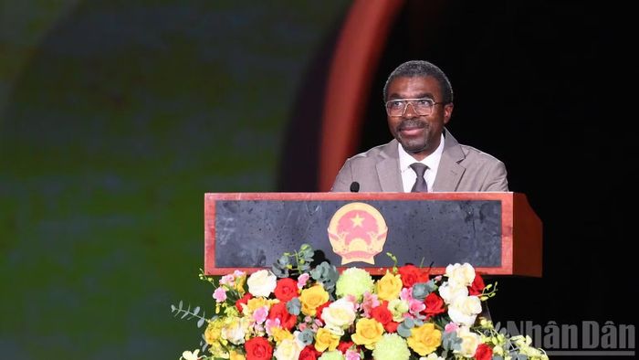 Ông Lazare Eloundou Assomo, Giám đốc Trung tâm Di sản thế giới UNESCO phát biểu tại lễ khai mạc.