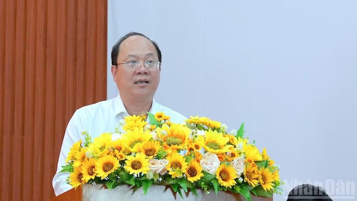 Đồng chí Nguyễn Hồ Hải, Ủy viên Trung ương Đảng, Bí thư Tỉnh ủy, Trưởng đoàn Đại biểu Quốc hội tỉnh Cà Mau phát biểu tại buổi tiếp xúc cử tri vào chiều 1/10. (Ảnh: HỮU TÙNG)