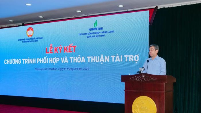 Đồng chí Nguyễn Phước Lộc, Ủy viên Trung ương Đảng, Phó Bí thư Thành ủy, Chủ tịch Ủy ban Mặt trận Tổ quốc Việt Nam thành phố phát biểu tại buổi lễ. (Ảnh: Vũ Hoàng)