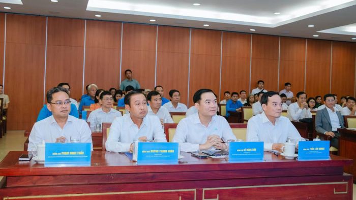 Các đại biểu tham dự chương trình. (Ảnh: Vũ Hoàng)