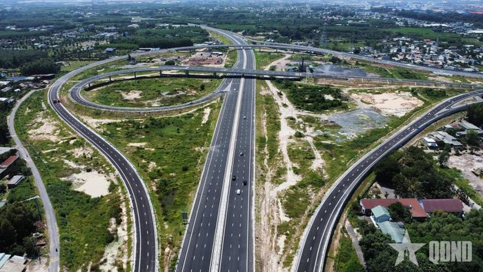  Nút giao Tân Hiệp là nơi giao nhau giữa cao tốc Bến Lức - Long Thành và cao tốc Biên Hòa - Vũng Tàu.  