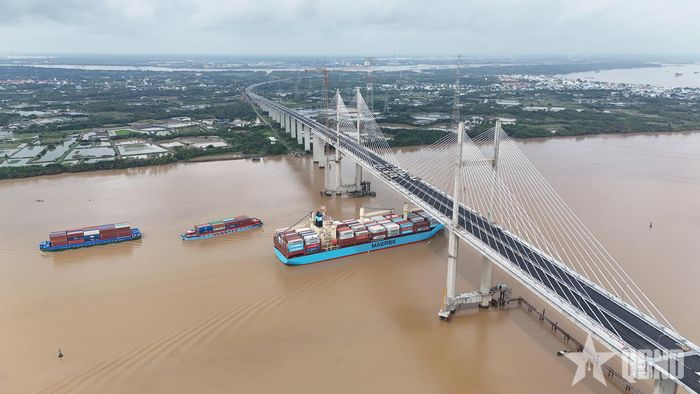 Cầu Phước Khánh hoàn thành, khép kín mắt xích cuối cùng của cao tốc Bến Lức - Long Thành. Cầu vượt sông Lòng Tàu, kết nối TP Hồ Chí Minh với Đồng Nai.