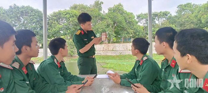  Những ứng dụng, phần mềm có ích được chỉ huy đơn vị phổ biến, giới thiệu cho các chiến sĩ trẻ.