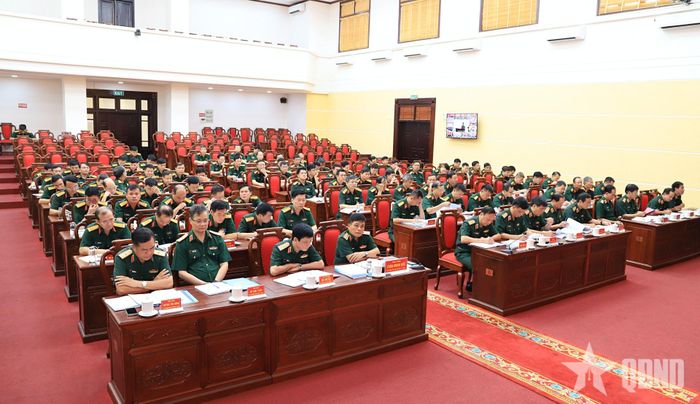 Thủ trưởng Tổng cục Hậu cần-Kỹ thuật và các đại biểu dự hội nghị tại điểm cầu trung tâm.