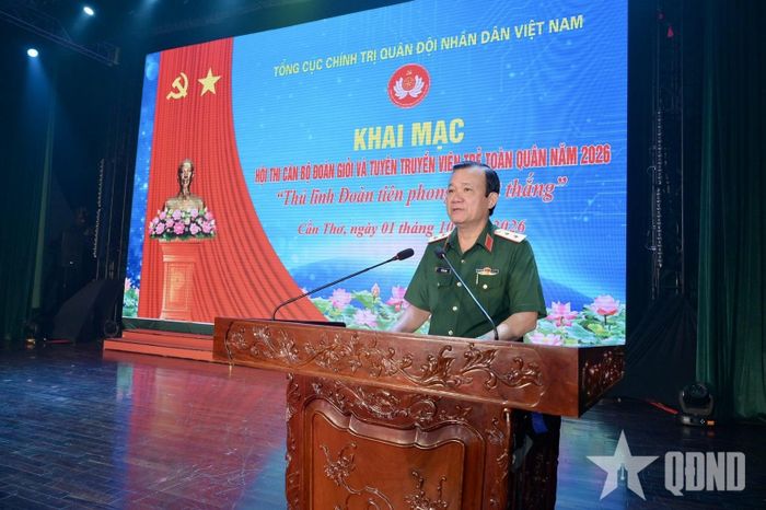 Trung tướng Hồ Văn Thái, Chính ủy Quân khu 9 phát biểu chào mừng.
