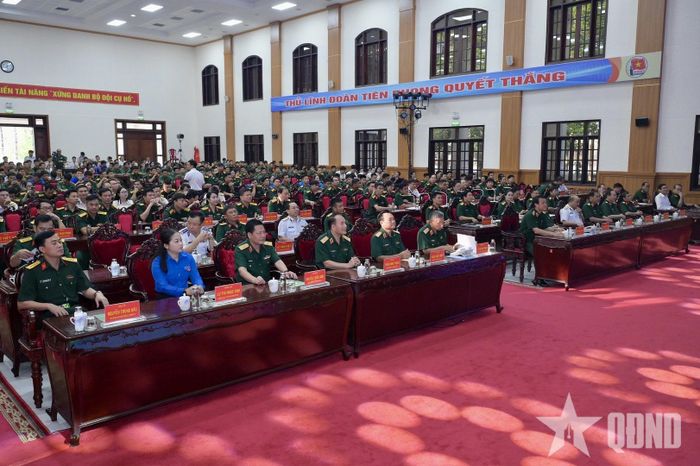 Các đại biểu tham dự.