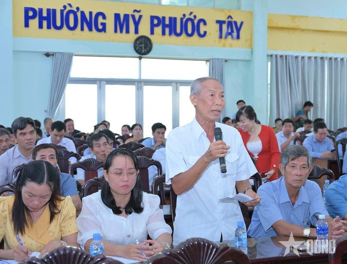 Cử tri phường Mỹ Phước Tây, tỉnh Đồng Tháp nêu ý kiến.  