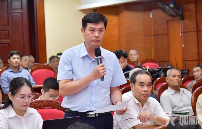 Cử tri tỉnh Thái Nguyên phát biểu, nêu ý kiến tại hội nghị. 