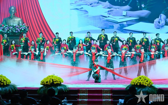  Tiết mục văn nghệ chào mừng buổi lễ.