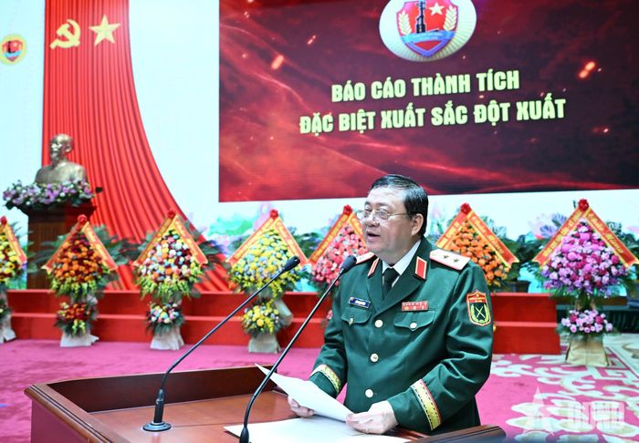  Trung tướng Bùi Trọng Vĩnh, Cục trưởng Cục Bảo vệ an ninh Quân đội trình bày diễn văn tại buổi lễ.