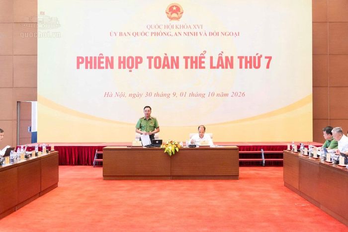 Quang cảnh phiên họp của Ủy ban Quốc phòng, An ninh và Đối ngoại của Quốc hội thẩm tra dự án Luật Thỏa thuận quốc tế (sửa đổi). Ảnh: quochoi.vn