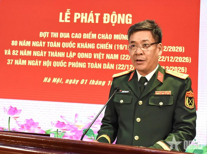 Đại tá Nguyễn Trung Tâm, Chính ủy Đoàn Nghi lễ Quân đội phát biểu tại buổi lễ.