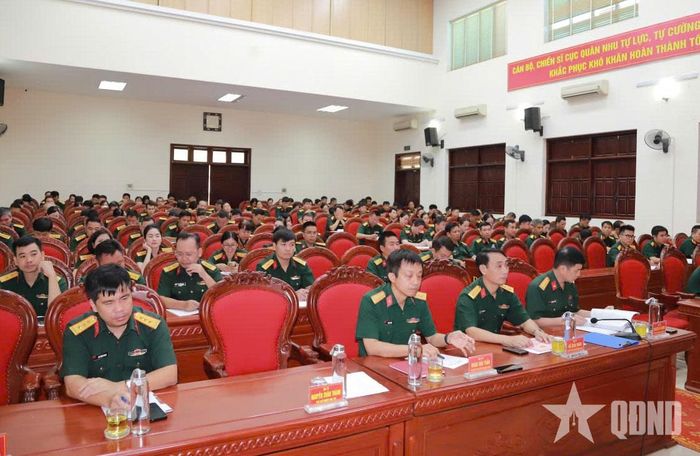  Các đại biểu dự hội nghị. 