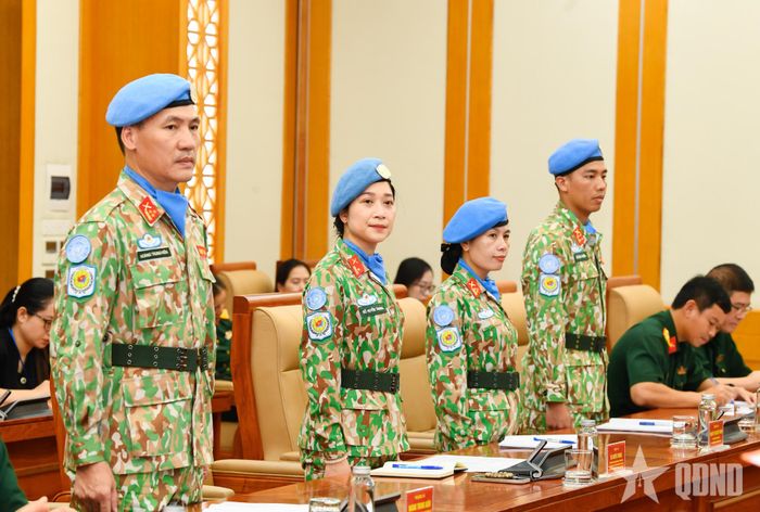 4 sĩ quan vinh dự được trao Quyết định của Chủ tịch nước sẽ triển khai nhiệm vụ tại trụ sở LHQ và khu vực Abyei.  