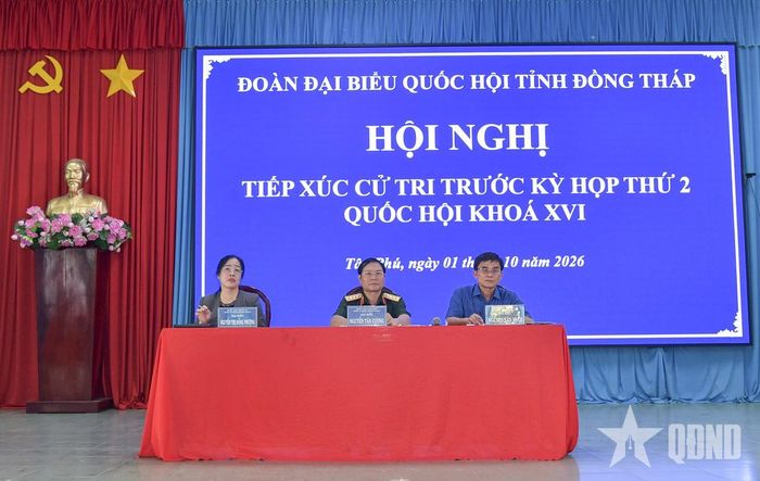  Đại tướng Nguyễn Tân Cương và đoàn đại biểu Quốc hội đơn vị số 5 tỉnh Đồng Tháp.   