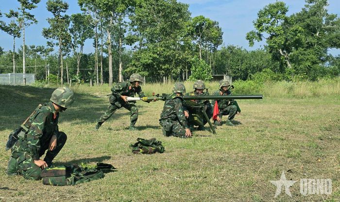 Một khẩu đội SPG-9 thuộc Tiểu đoàn 15, Sư đoàn 5 thực hành huấn luyện.