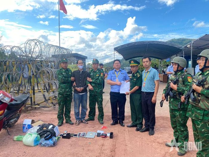  Bộ đội Biên phòng tỉnh Điện Biên bàn giao, trao trả đối tượng cho lực lượng chức năng Trung Quốc.  