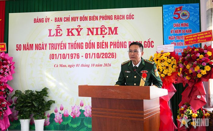 Đại tá Nguyễn Quang Hà, Phó chính ủy Ban chỉ huy Bộ đội Biên phòng tỉnh Cà Mau phát biểu chúc mừng Đồn Biên phòng Rạch Gốc.