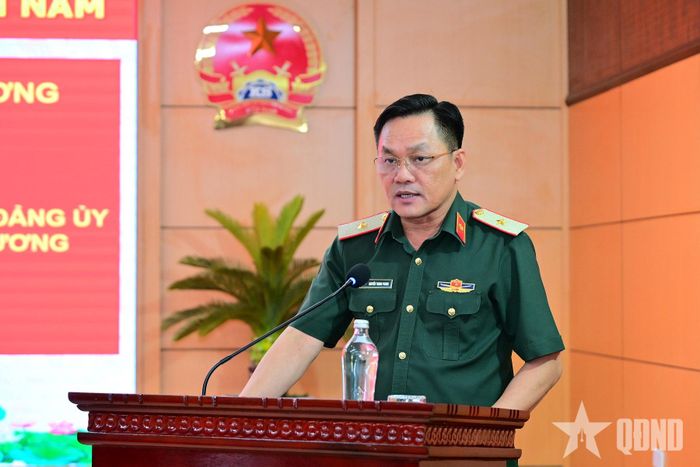 Thiếu tướng Nguyễn Thanh Phong phát biểu. 