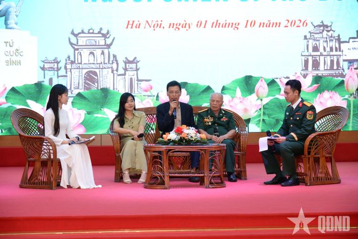  Chương trình tọa đàm có sự giao lưu, chia sẻ của các đại biểu về những câu chuyện, kỷ niệm trong quá trình chiến đấu, công tác, gắn bó với lực lượng vũ trang Thủ đô và Sư đoàn 301. 