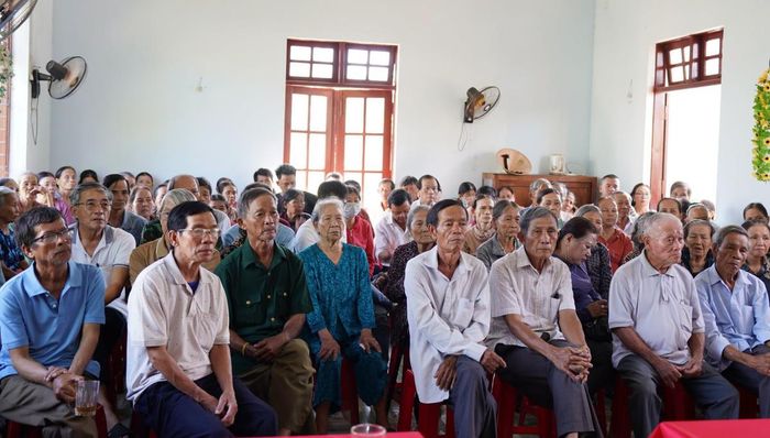 UBND phường Hương Trà phối hợp đơn vị liên quan triển khai kế hoạch dự án đến với người dân.