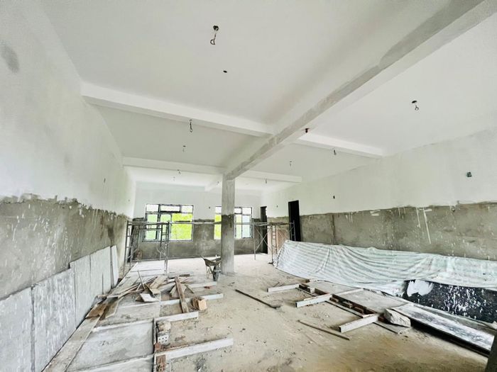 Trẻ con đang học tạm, vì vậy Trường Mầm non xã Quế Sơn Trung (điểm trường chính) cần đẩy nhanh tiến độ xây dựng.
