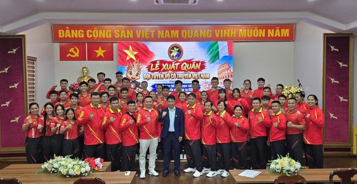 Đội tuyển Việt Nam xuất quân dự giải.