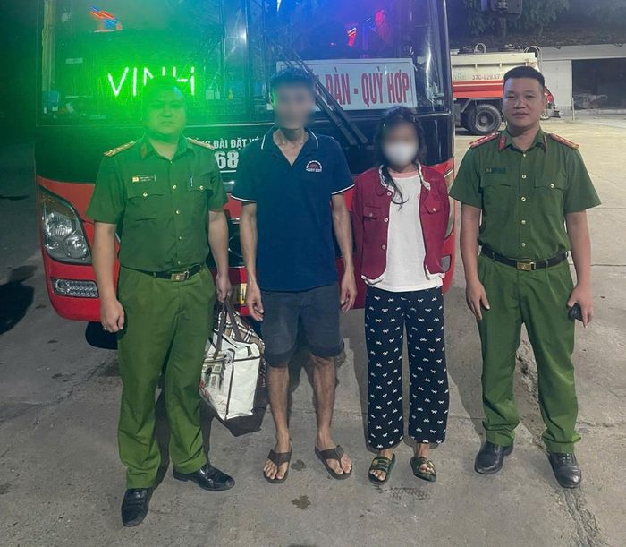 Công an xã Quỳ Châu kịp thời đưa cháu L. về nhà an toàn.
