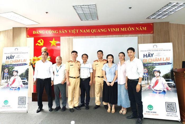 Đại diện các sở, ban, ngành, đoàn thể và lực lượng chức năng hưởng ứng Chiến dịch truyền thông.