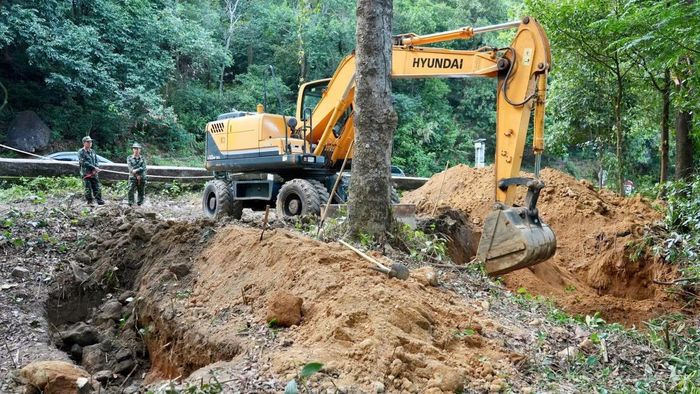 Máy móc được huy động để khảo sát.