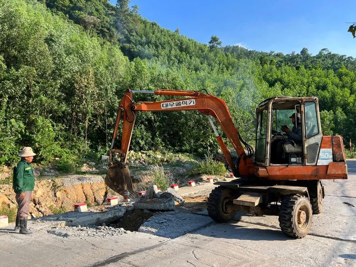 Qúa trình triển khai khẩn trương nhằm đảm bảo an toàn giao thông cho người dân.
