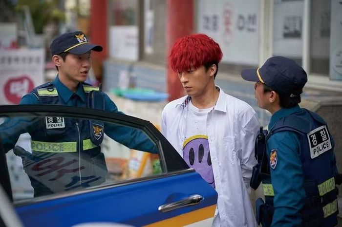 Trong khi đó, bộ phim "Resurrected Man: The Red", với sự tham gia của Koo Kyo Hwan đã ra mắt vào ngày 30/9. Thông tin về việc họ đăng ký kết hôn xuất hiện ngay sau ngày phim công chiếu. Công ty quản lý của cả hai đã bày tỏ mong muốn nhận được những lời chúc phúc và sự ủng hộ cho chặng đường tương lai của họ.