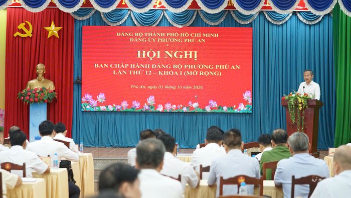  Bí thư Đảng ủy phường Phú An Nguyễn Hoàng Thông phát biểu tiếp thu ý kiến chỉ đạo 